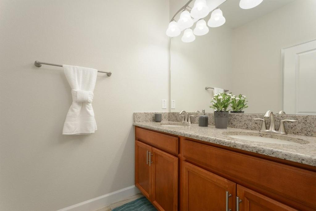 5 bedroom villa at Storey Lake - image 7