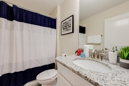Stunning 5 bedroom home at Storey Lake - image 6