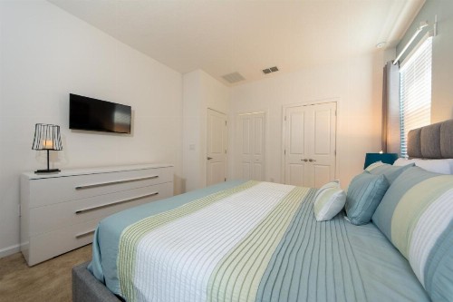Beautiful 4 bedroom home 10 minutes from Disney - image 8