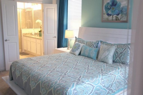 Beautiful 4 bedroom home accommodates 8 guests - image 10