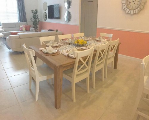 Beautiful 4 bedroom home accommodates 8 guests - image 8