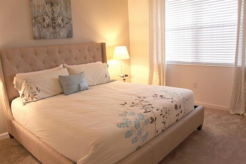 Beautiful 4 bedroom home accommodates 8 guests - image 9
