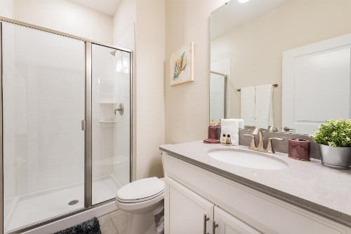 Spacious 4 bedroom villa - image 11