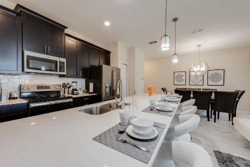New 4 bedroom villa best location - image 11