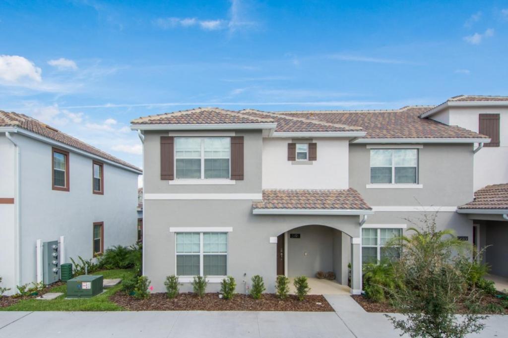 Luxury 5 Bedrooms villa at Storey Lake - image 7