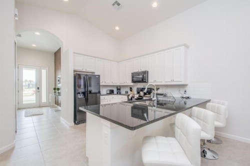 4-bedroom house w/ private pool - lovely location - image 11