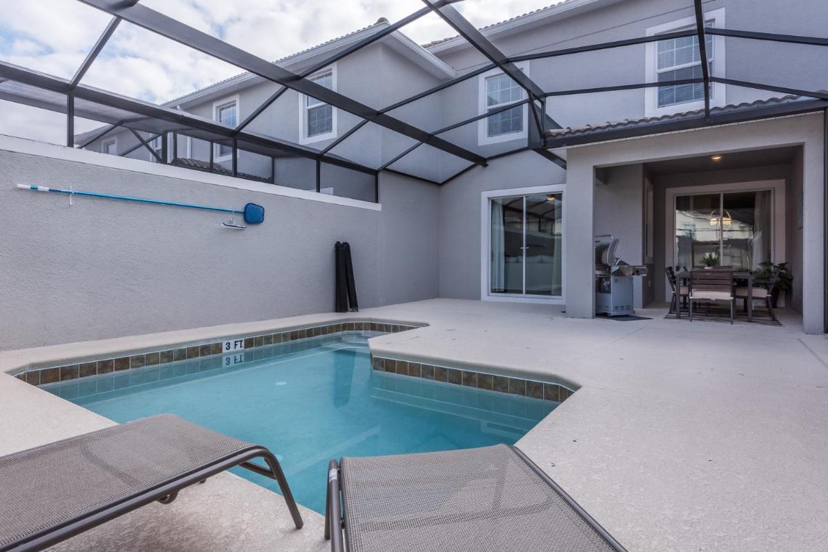 Amazing 4 bedroom villa at Storey Lake Resort - image 7