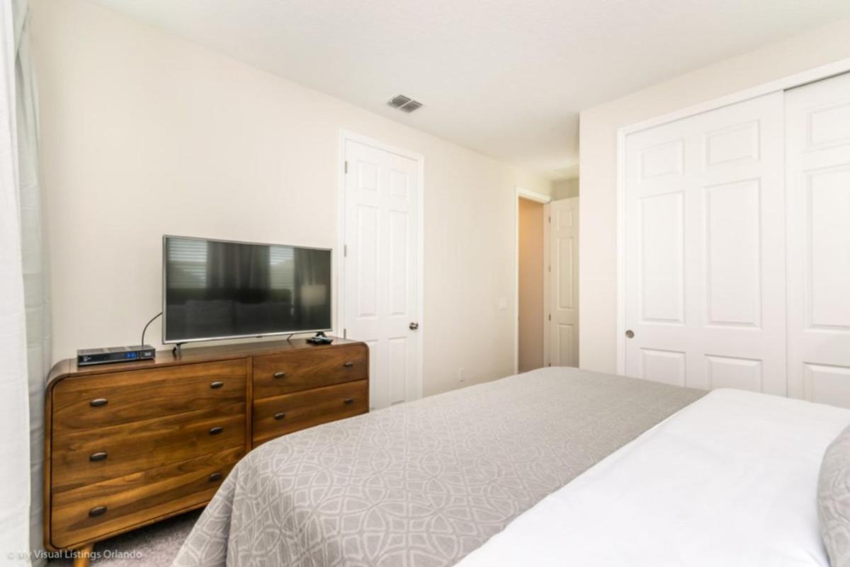 Imagine You and Your Family Renting this 5 Star Villa on Solara Resort Orlando Villas 2872 - image 6