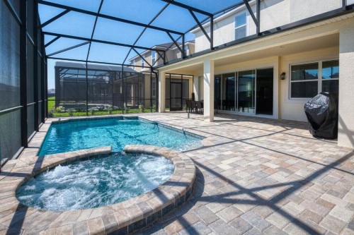 Luxury 9 bedrooms home with games room - image 11