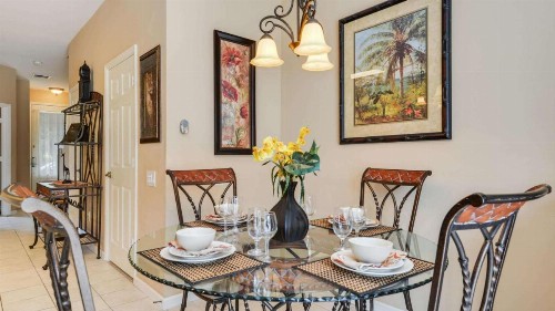 Minnies Townhouse - image 9
