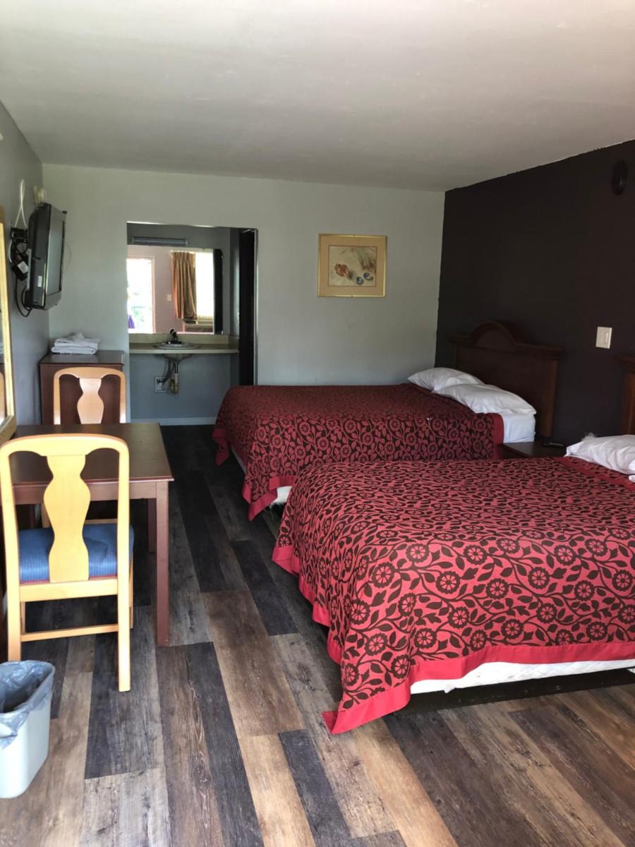 Budget Inn West - image 2