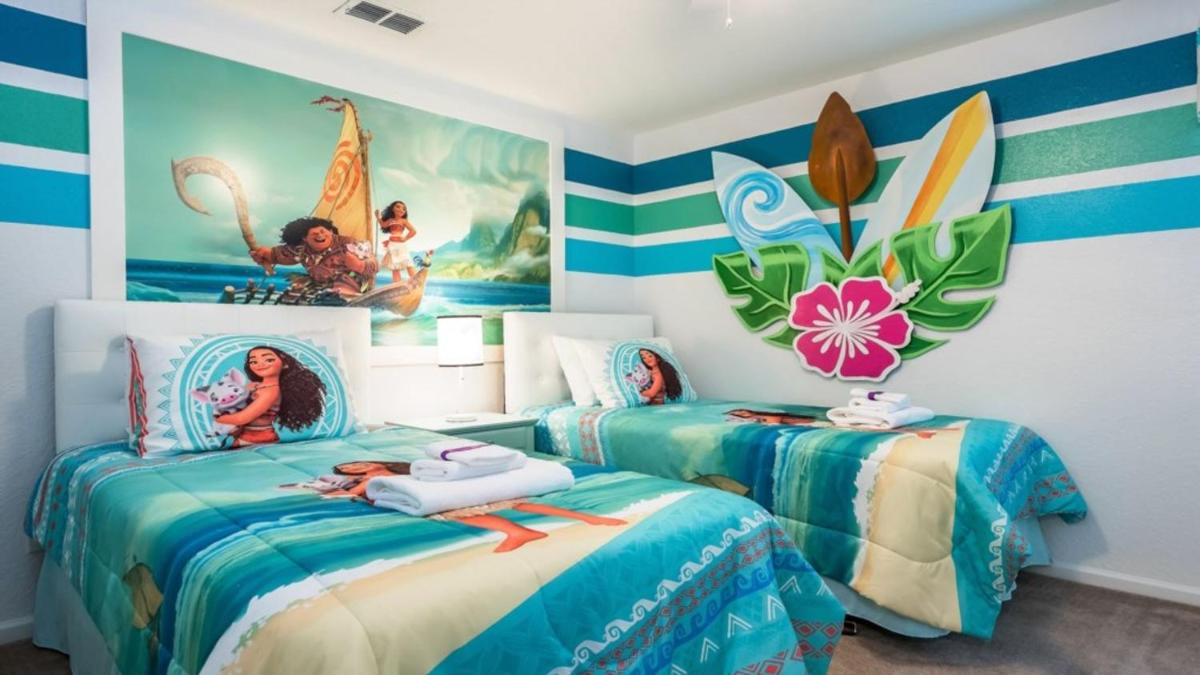 Themed Rooms Pool Villa Near Disney - image 3