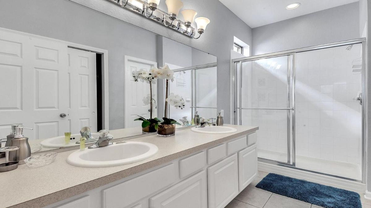 Windsor Hills Luxury Pool Villa Close to Disney- 7797BC - image 2