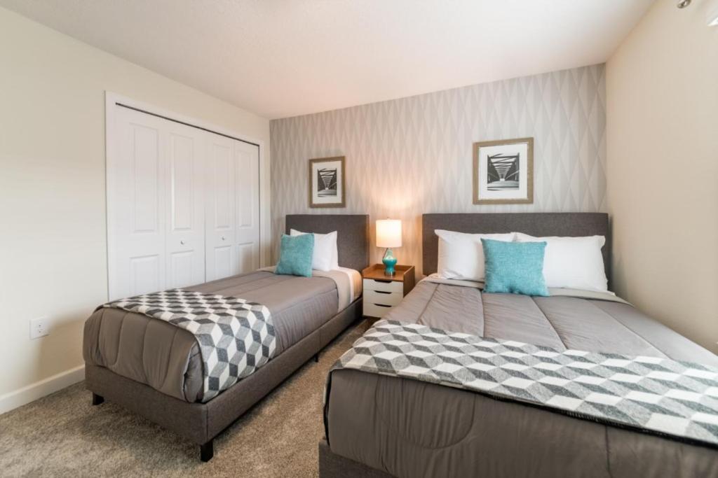 Beautiful 4 bedroom villa 10 min from Disney - image 7