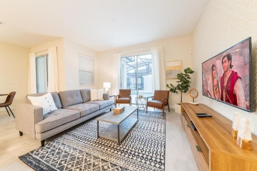 Beautiful 4 beds town home for 10 people - image 11