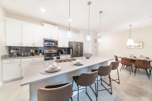 Beautiful 4 beds town home for 10 people - image 3