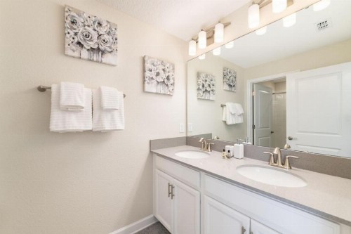Modern and chic villa just 10 min from Disney - image 6