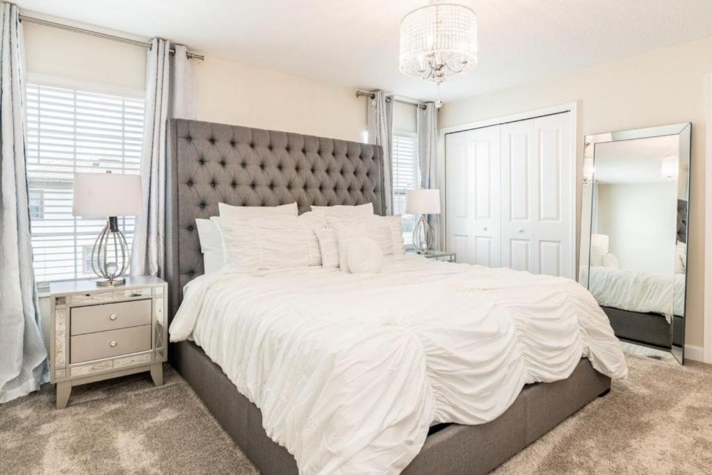 Modern and chic villa just 10 min from Disney - image 7