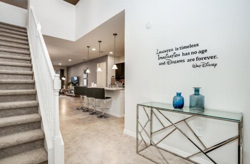 Exquisitely Prestige Large Home with Private Pool - image 1