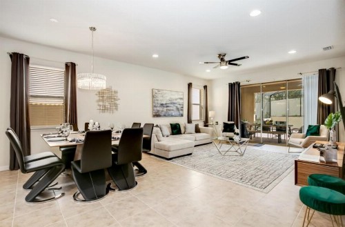 Exquisitely Prestige Large Home with Private Pool - image 13
