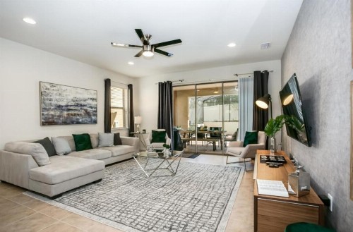 Exquisitely Prestige Large Home with Private Pool - image 14