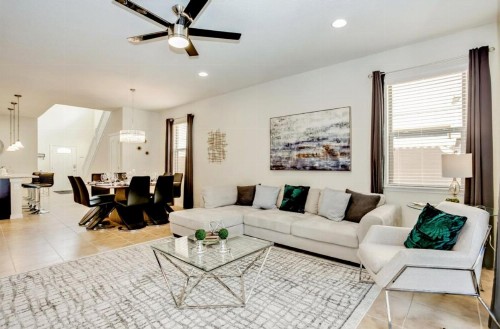 Exquisitely Prestige Large Home with Private Pool - image 17
