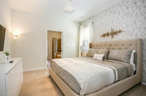Exquisitely Prestige Large Home with Private Pool - image 20