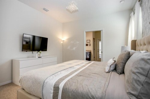 Exquisitely Prestige Large Home with Private Pool - image 21