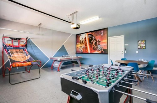Exquisitely Prestige Large Home with Private Pool - image 24