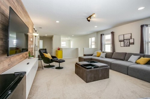 Exquisitely Prestige Large Home with Private Pool - image 28