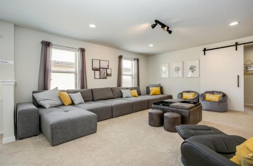Exquisitely Prestige Large Home with Private Pool - image 31