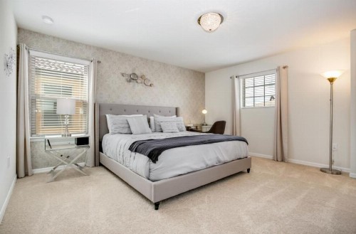 Exquisitely Prestige Large Home with Private Pool - image 33