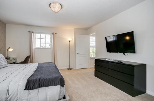 Exquisitely Prestige Large Home with Private Pool - image 34