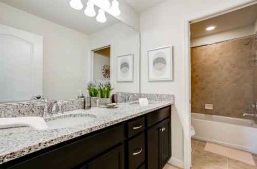 Exquisitely Prestige Large Home with Private Pool - image 43