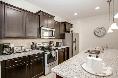 Exquisitely Prestige Large Home with Private Pool - image 6