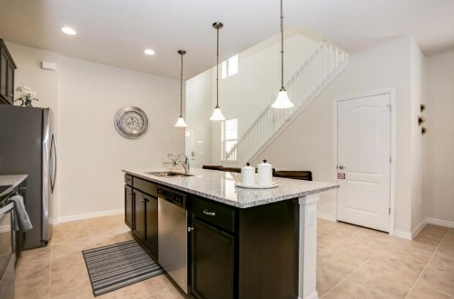 Exquisitely Prestige Large Home with Private Pool - image 8