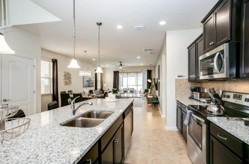 Exquisitely Prestige Large Home with Private Pool - image 9