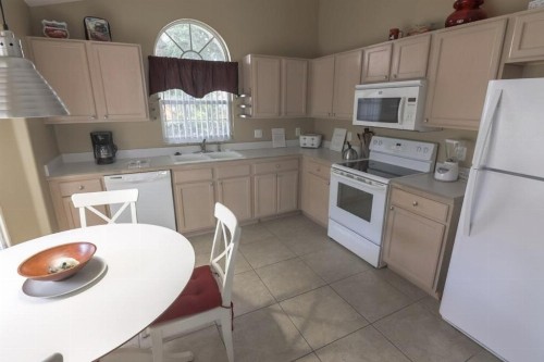 Maya's Charming Indian Creek Villa home - image 5