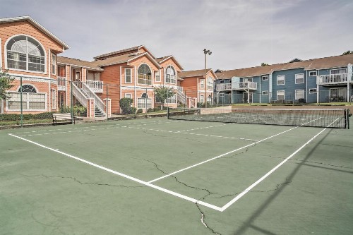 Lovely Condo with Pool Access about 6 Miles to Disney! - image 2