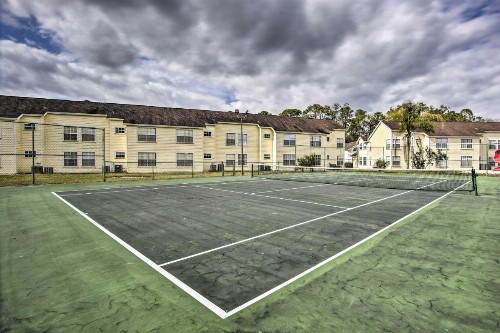 Condo with On-Site Pool 15 Min to Walt Disney World!