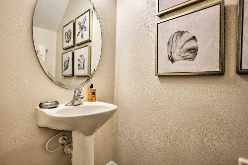 Central Townhome with Pool Access about 10 Min to Disney! - image 11