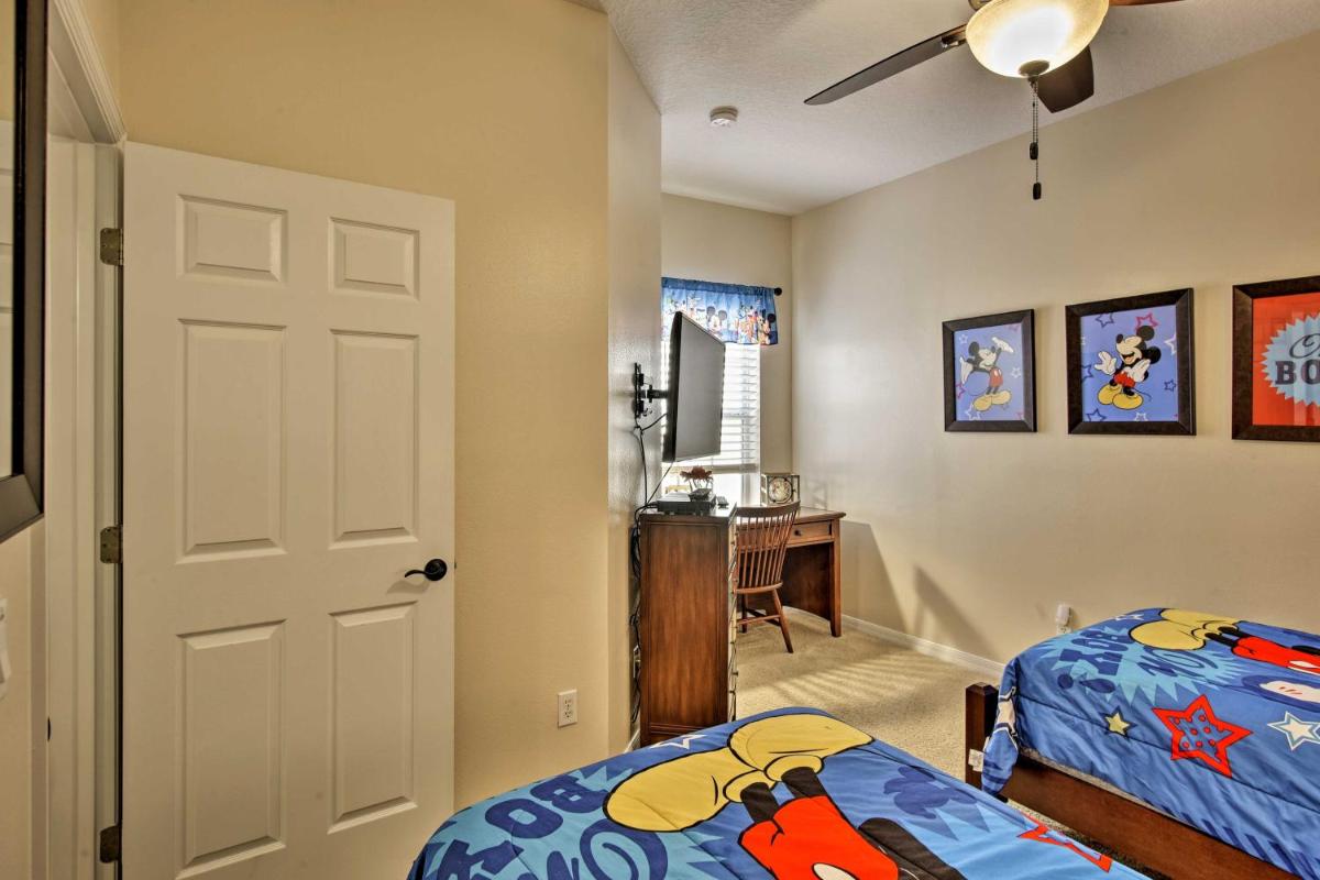 Central Townhome with Pool Access about 10 Min to Disney! - image 6