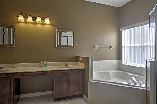 Relaxing Kissimmee Escape on Lake with Private Pool! - image 10