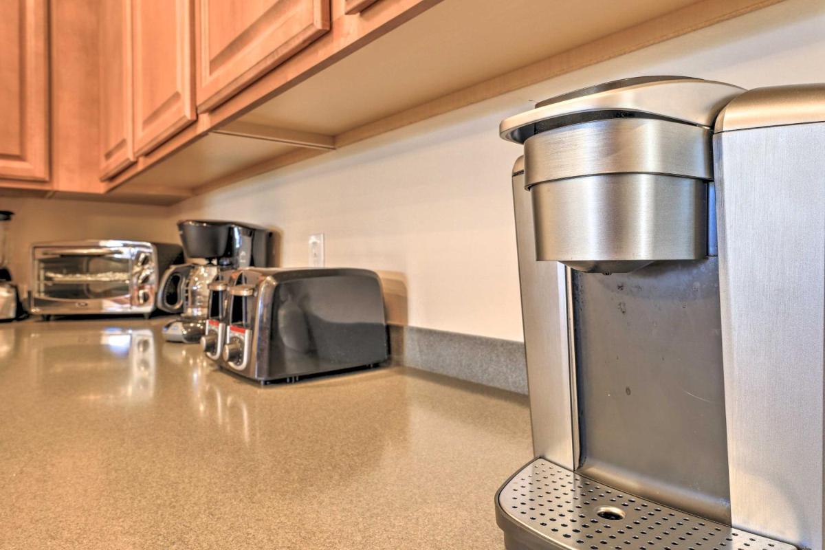 Prestigious Kissimmee Home By Lake 6 Mi to Disney - image 7