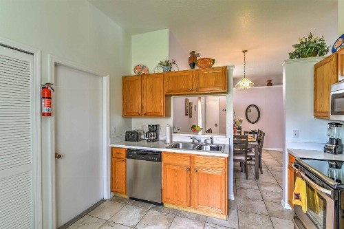 Explore Disney and Universal from this Home with Pool! - image 9