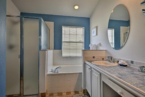 Family Home with Game Room and Lanai 10 Min to Disney! - image 10