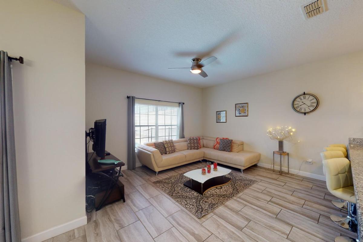 Lake View Townhouse - image 6