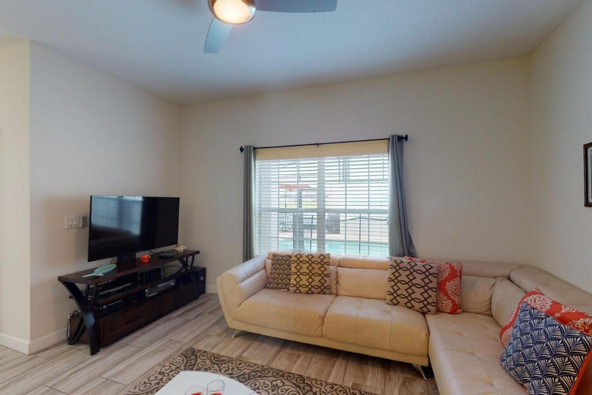 Lake View Townhouse - image 7