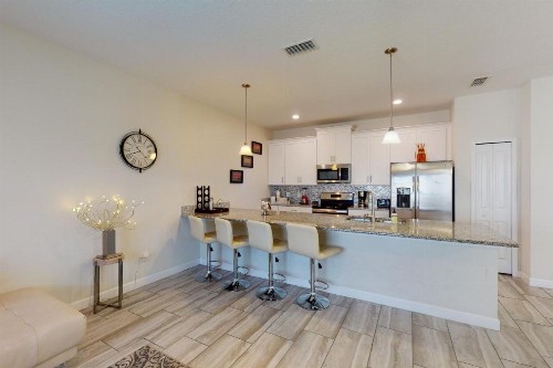 Lake View Townhouse - image 9