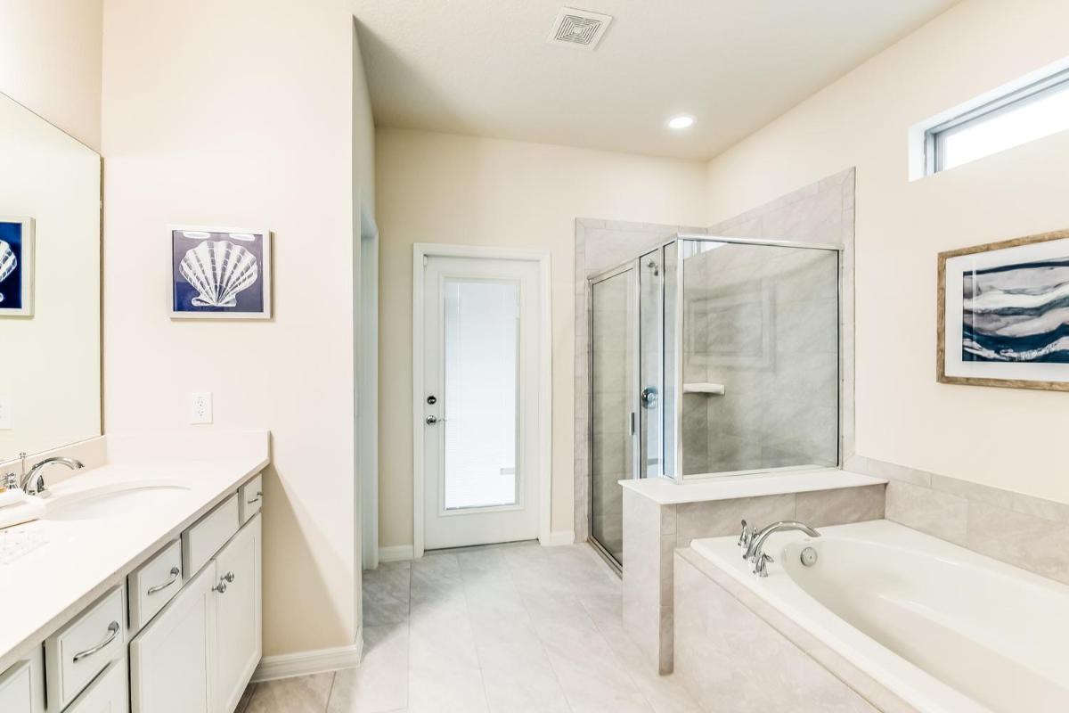 Windsor Manor - image 6